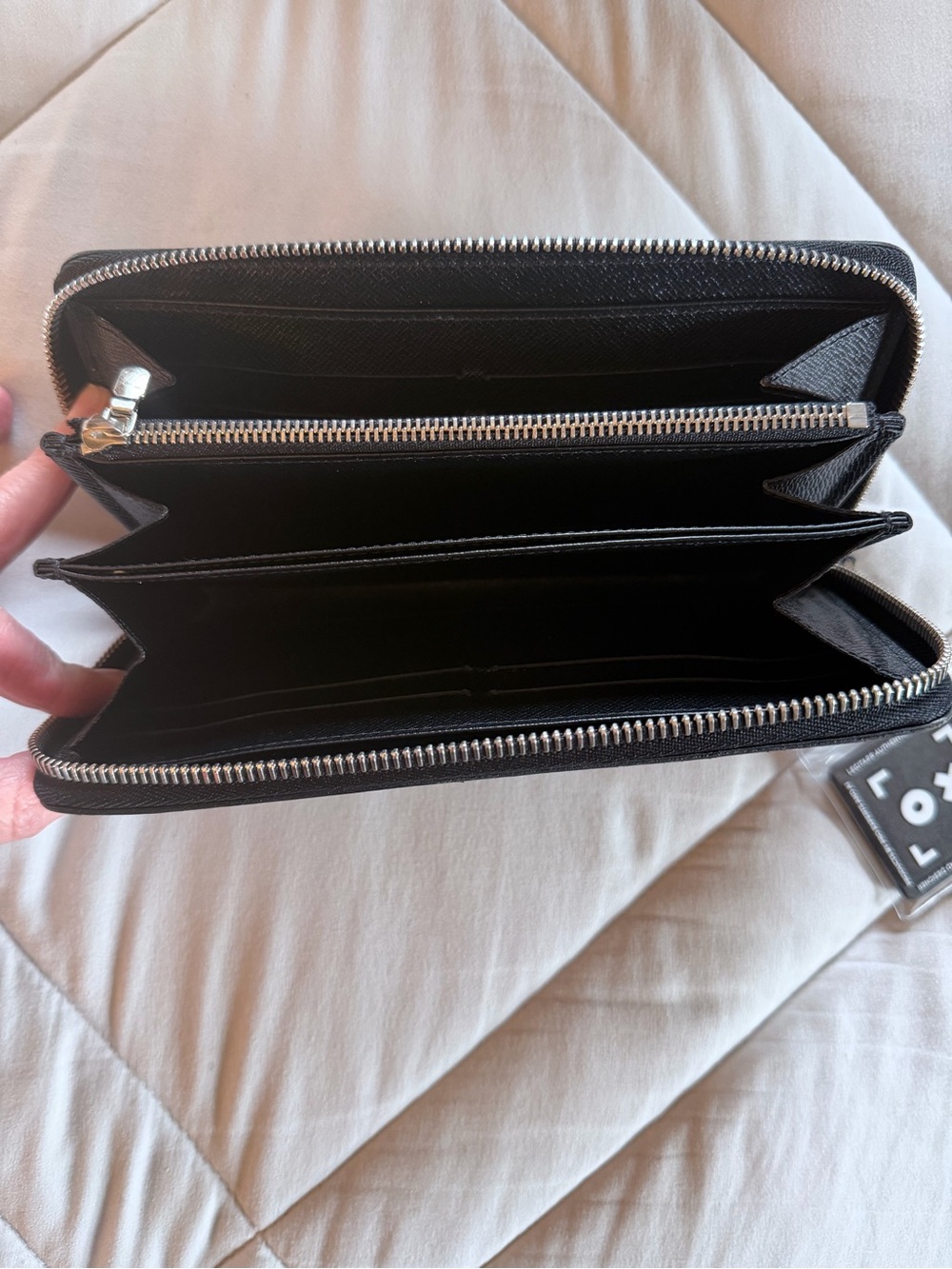 Louis Vuitton Zippy Wallet in Black Epi leather with silver hardware - Picture 3 of 14